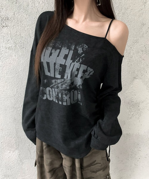 VEILA(ヴェイラ)の「アシンメトリープリントワンショルダー長袖トップス(Tシャツ/カットソー・レディース・オリーブ/ブラック・フリー)」の6枚目の写真