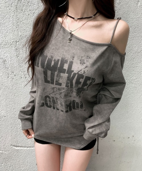 VEILA(ヴェイラ)の「アシンメトリープリントワンショルダー長袖トップス(Tシャツ/カットソー・レディース・オリーブ/ブラック・フリー)」の10枚目の写真
