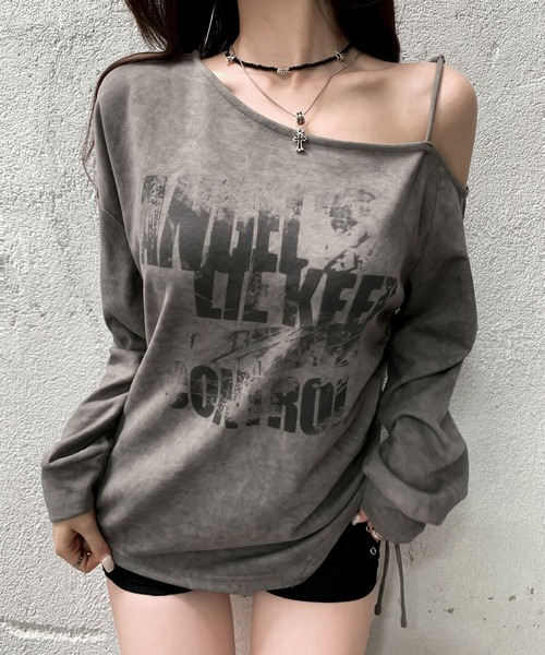 VEILA(ヴェイラ)の「アシンメトリープリントワンショルダー長袖トップス(Tシャツ/カットソー・レディース・オリーブ/ブラック・フリー)」の16枚目の写真