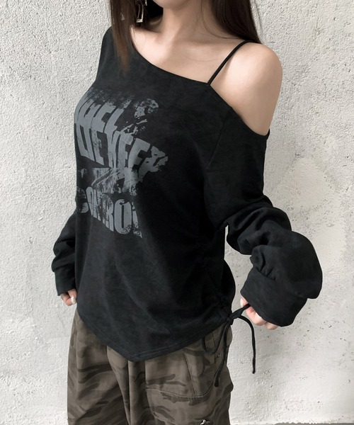 VEILA(ヴェイラ)の「アシンメトリープリントワンショルダー長袖トップス(Tシャツ/カットソー・レディース・オリーブ/ブラック・フリー)」の4枚目の写真