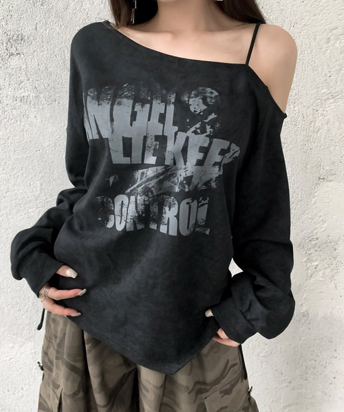 VEILA(ヴェイラ)の「アシンメトリープリントワンショルダー長袖トップス(Tシャツ/カットソー・レディース・オリーブ/ブラック・フリー)」の8枚目の写真