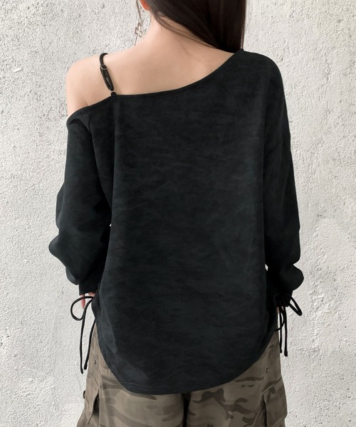 VEILA(ヴェイラ)の「アシンメトリープリントワンショルダー長袖トップス(Tシャツ/カットソー・レディース・オリーブ/ブラック・フリー)」の9枚目の写真
