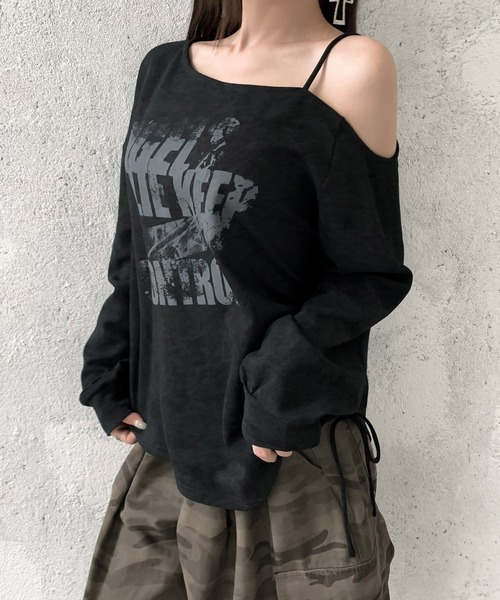 VEILA(ヴェイラ)の「アシンメトリープリントワンショルダー長袖トップス(Tシャツ/カットソー・レディース・オリーブ/ブラック・フリー)」の5枚目の写真