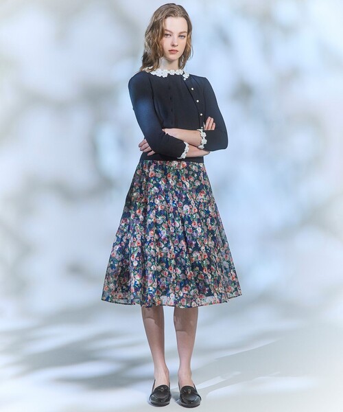 TOCCA(トッカ)の「GLASS ROSE スカート(スカート・レディース・ライトグリーン系5/ネイビー系5・0/4)」の4枚目の写真