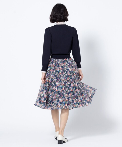 TOCCA(トッカ)の「GLASS ROSE スカート(スカート・レディース・ライトグリーン系5/ネイビー系5・0/4)」の11枚目の写真