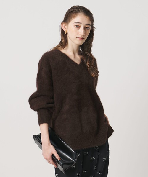 UNITED ARROWS(ユナイテッドアローズ)の「フォックスカシミヤ Vネック ニット(ニット/セーター・レディース・ダークブラウン/グレー/ブラック・FREE)」の3枚目の写真