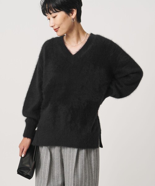 UNITED ARROWS(ユナイテッドアローズ)の「フォックスカシミヤ Vネック ニット(ニット/セーター・レディース・ダークブラウン/グレー/ブラック・FREE)」の1枚目の写真