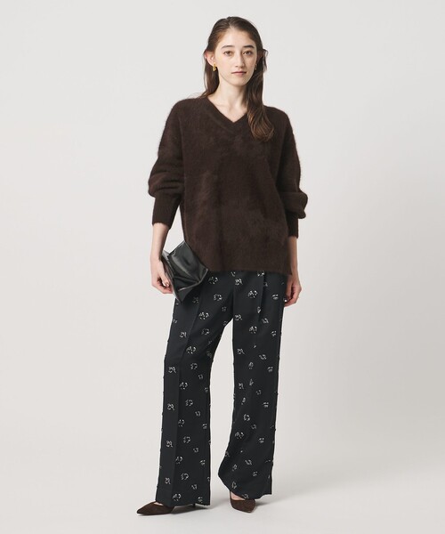 UNITED ARROWS(ユナイテッドアローズ)の「フォックスカシミヤ Vネック ニット(ニット/セーター・レディース・ダークブラウン/グレー/ブラック・FREE)」の15枚目の写真