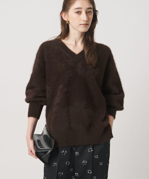 UNITED ARROWS(ユナイテッドアローズ)の「フォックスカシミヤ Vネック ニット(ニット/セーター・レディース・ダークブラウン/グレー/ブラック・FREE)」の17枚目の写真