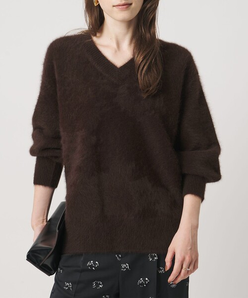 UNITED ARROWS(ユナイテッドアローズ)の「フォックスカシミヤ Vネック ニット(ニット/セーター・レディース・ダークブラウン/グレー/ブラック・FREE)」の18枚目の写真
