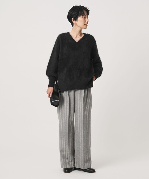UNITED ARROWS(ユナイテッドアローズ)の「フォックスカシミヤ Vネック ニット(ニット/セーター・レディース・ダークブラウン/グレー/ブラック・FREE)」の19枚目の写真