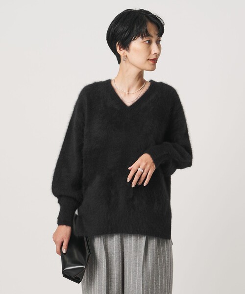UNITED ARROWS(ユナイテッドアローズ)の「フォックスカシミヤ Vネック ニット(ニット/セーター・レディース・ダークブラウン/グレー/ブラック・FREE)」の20枚目の写真