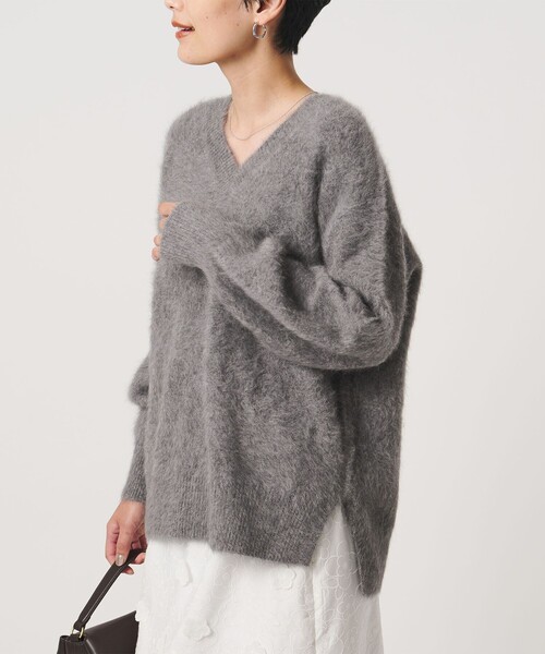 UNITED ARROWS(ユナイテッドアローズ)の「フォックスカシミヤ Vネック ニット(ニット/セーター・レディース・ダークブラウン/グレー/ブラック・FREE)」の5枚目の写真