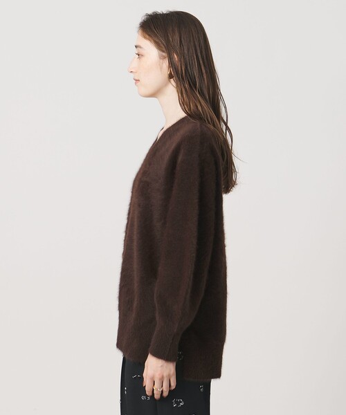 UNITED ARROWS(ユナイテッドアローズ)の「フォックスカシミヤ Vネック ニット(ニット/セーター・レディース・ダークブラウン/グレー/ブラック・FREE)」の7枚目の写真