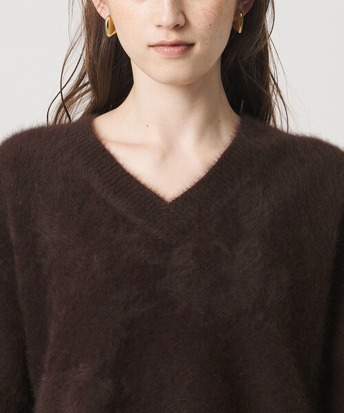 UNITED ARROWS(ユナイテッドアローズ)の「フォックスカシミヤ Vネック ニット(ニット/セーター・レディース・ダークブラウン/グレー/ブラック・FREE)」の9枚目の写真