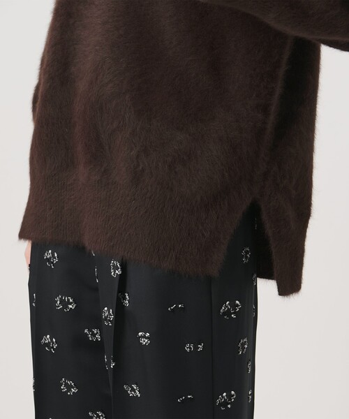 UNITED ARROWS(ユナイテッドアローズ)の「フォックスカシミヤ Vネック ニット(ニット/セーター・レディース・ダークブラウン/グレー/ブラック・FREE)」の11枚目の写真
