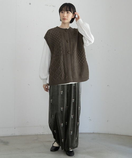 POU DOU DOU(プードゥドゥ)の「2wayケーブルニットベスト ロンTセット(ベスト・レディース・ダークブラウン/グレー/アイボリー・3)」の22枚目の写真