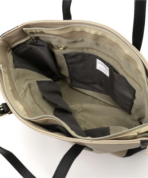 LBC（エルビーシー）の「ネオスムース合皮10ポケトートバッグ              （トートバッグ・レディース・オフホワイト/ブラック/ライトブラウン・ONE SIZE）」の10枚目の写真