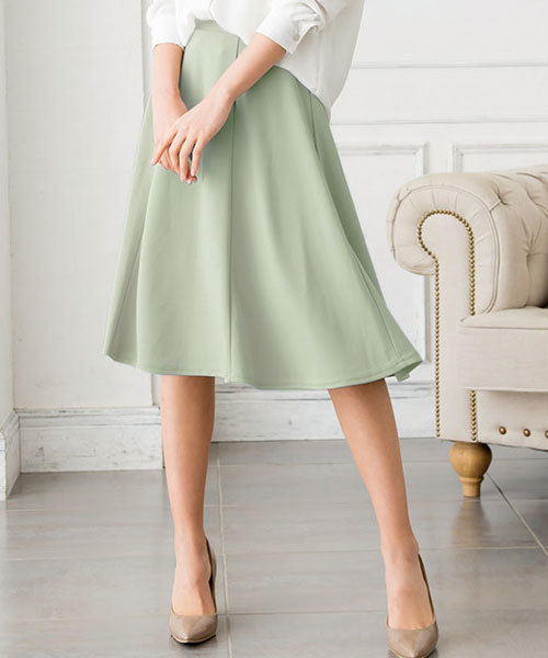 Pierrot（ピエロ）の「6面切替フレアスカート ロング丈（スカート・レディース・ネイビー/ブルー系その他/ベージュ/ブラック/ピンク系その他/グリーン系その他/グレー/オフホワイト/カーキ/ブルー系その他3/ボルドー/イエロー系その他/アクア/ピンク/モカ/ライトグレー/ミント/ライトブルー/ワインレッド/ブルー/ラベンダー/グリーン系その他2/レッド系その他・L/M）」の9枚目の写真