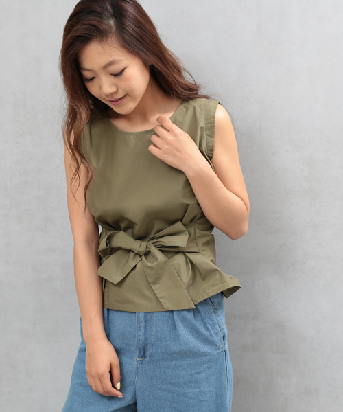 COLONY 2139(コロニートゥーワンスリーナイン)の「タイプライターウエストリボンブラウス(シャツ/ブラウス・レディース・イエロー/カーキ/レッド/オフホワイト/ネイビー・FREE)」の3枚目の写真