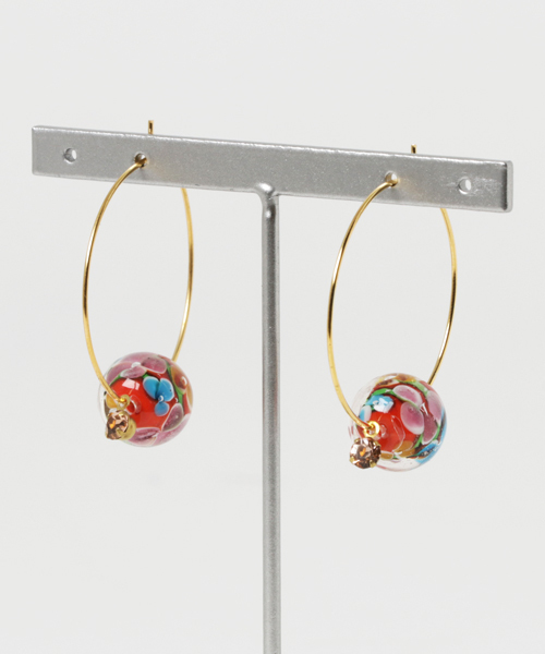 チャイハネ（チャイハネ）の「【チャイハネ】とんぼ玉フープピアス（ピアス（両耳用）・レディース・レッド/ホワイト/ターコイズブルー・FREE）」の3枚目の写真