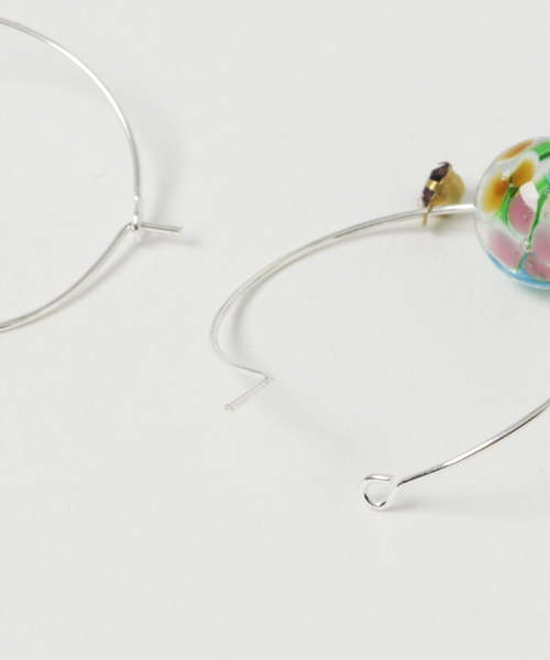 チャイハネ（チャイハネ）の「【チャイハネ】とんぼ玉フープピアス（ピアス（両耳用）・レディース・レッド/ホワイト/ターコイズブルー・FREE）」の6枚目の写真