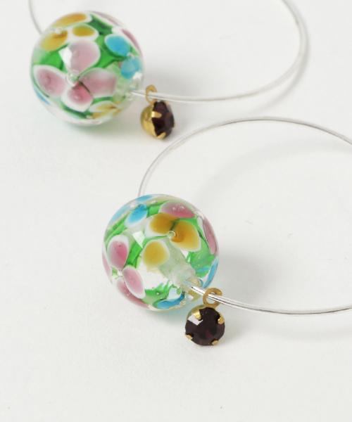 チャイハネ（チャイハネ）の「【チャイハネ】とんぼ玉フープピアス（ピアス（両耳用）・レディース・レッド/ホワイト/ターコイズブルー・FREE）」の4枚目の写真