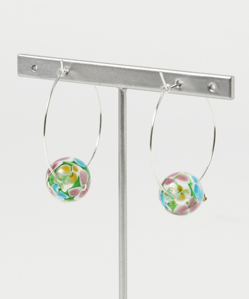 チャイハネ（チャイハネ）の「【チャイハネ】とんぼ玉フープピアス（ピアス（両耳用）・レディース・レッド/ホワイト/ターコイズブルー・FREE）」の5枚目の写真