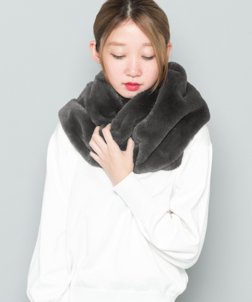 SENSE OF PLACE by URBAN RESEARCH(センスオブプレイスバイアーバンリサーチ)の「フェイクファースヌード(ストール/ショール・レディース・ネイビー/グレー/ダークグレー・ONE)」の1枚目の写真