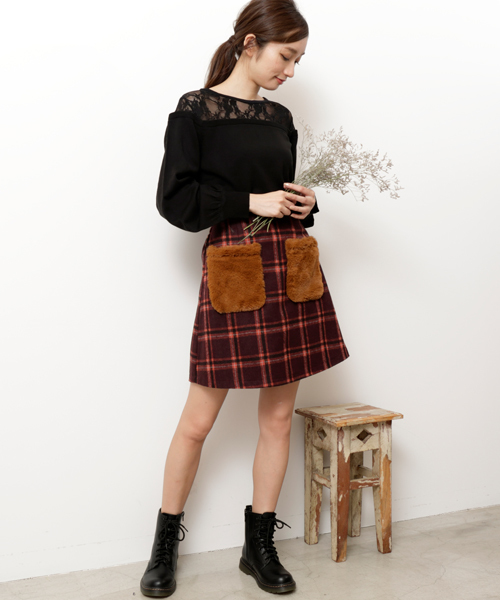 RAY CASSIN（レイカズン）の「レース切替カシミヤタッチニットプルオーバー（ニット/セーター・レディース・ブラック/オフホワイト/マスタード/ワイン・FREE）」の16枚目の写真