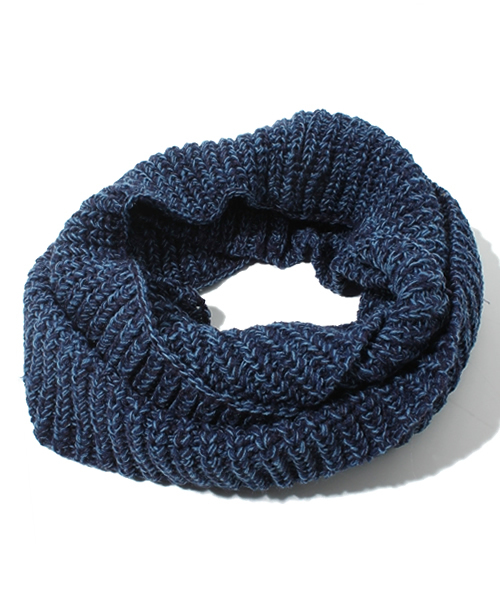 BEAMS(ビームス)の「BEAMS / AZE編みスヌード(マフラー・メンズ・ブラック/ブラウン/ネイビー・ONE SIZE)」の3枚目の写真