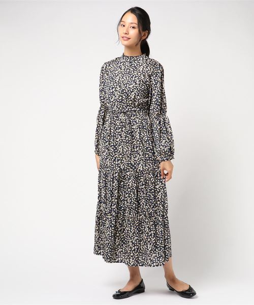 archives（アルシーヴ）の「袖シャーリングティアードワンピース（ワンピース・レディース・ネイビー/キャメル/ワイン・MEDIUM）」の2枚目の写真