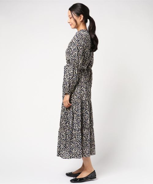 archives（アルシーヴ）の「袖シャーリングティアードワンピース（ワンピース・レディース・ネイビー/キャメル/ワイン・MEDIUM）」の4枚目の写真