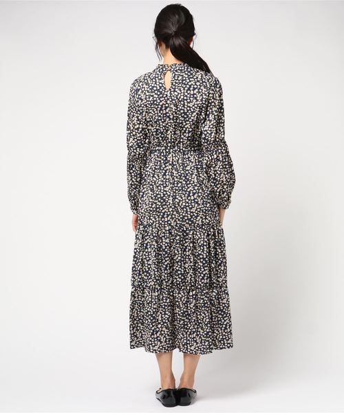 archives（アルシーヴ）の「袖シャーリングティアードワンピース（ワンピース・レディース・ネイビー/キャメル/ワイン・MEDIUM）」の5枚目の写真