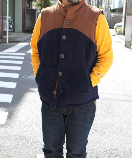 Denime レザー切り替えボアダウンベスト　ネイビー✖️ベージュ Denime（ドゥニーム）の「ニットソー切り替えベスト（ダウンベスト