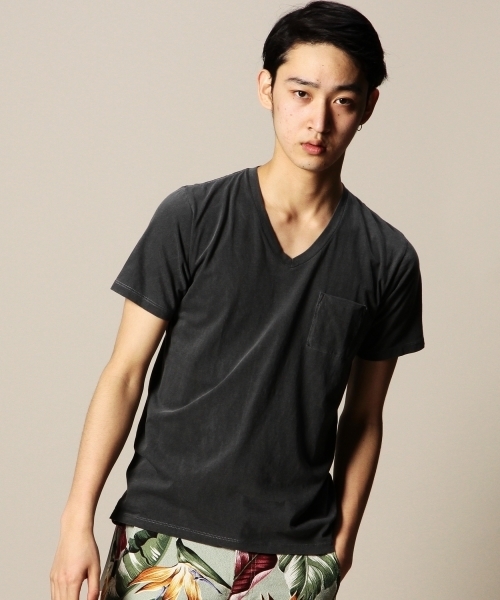 BEAUTY&YOUTH UNITED ARROWS（ビューティーアンドユースユナイテッドアローズ）の「BY チューブ 1ポケット Vネック ショートスリーブ カットソー ◆（Tシャツ/カットソー・メンズ・ホワイト/ダークグレー/ロイヤルブルー/イエロー/ライトブルー/ライトピンク/ライトグレー・MEDIUM/SMALL/LARGE/X-LARGE）」の3枚目の写真