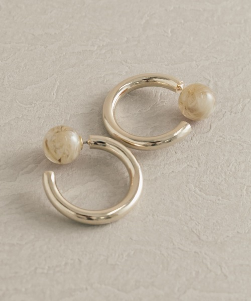 SMELLY(スメリー)の「マーブルボールキャッチメタルフープピアス(ピアス(両耳用)・レディース・シルバー系その他/ゴールド系その他・-)」の10枚目の写真