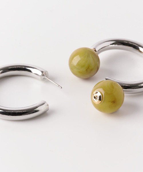 SMELLY(スメリー)の「マーブルボールキャッチメタルフープピアス(ピアス(両耳用)・レディース・シルバー系その他/ゴールド系その他・-)」の7枚目の写真