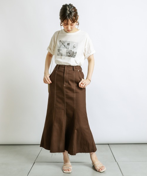 natural couture（ナチュラルクチュール）の「マーメイドフレアデニムスカート（デニムスカート・レディース・オフホワイト/ブラウン/ブルー/インディゴブルー・FREE）」の3枚目の写真