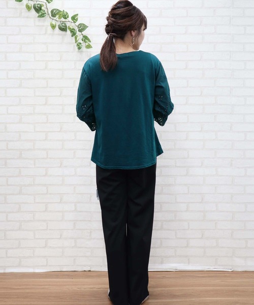 BELLUNA(ベルーナ)の「袖刺しゅうデザインプルオーバー(Tシャツ/カットソー・レディース・ネイビー/オフホワイト/ターコイズブルー/テラコッタ/パープル系その他・MEDIUM/LARGE/X-LARGE)」の17枚目の写真