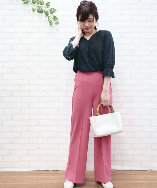 BELLUNA(ベルーナ)の「袖刺しゅうデザインプルオーバー(Tシャツ/カットソー・レディース・ネイビー/オフホワイト/ターコイズブルー/テラコッタ/パープル系その他・MEDIUM/LARGE/X-LARGE)」の21枚目の写真