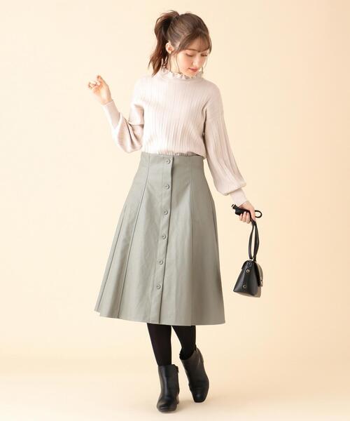 Feroux(フェルゥ)の「【洗える】フェイクレザーレディ スカート(スカート・レディース・ライトグリーン系/黄土色系・2/1)」の4枚目の写真