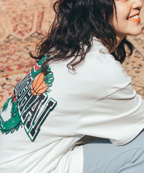 Reebok(リーボック)の「クラシックス バスケットボール ショートスリーブ Tシャツ / Classics Basketball Short Sleeve T-Shirt(Tシャツ/カットソー・メンズ・アイボリー・SMALL/MEDIUM/LARGE/X-LARGE/XX-LARGE/XXX-LARGE/XXXX-LARGE)」の3枚目の写真
