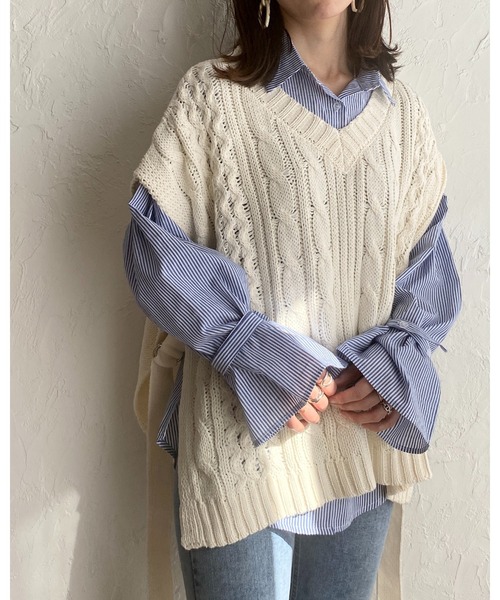She's Closet(シーズクローゼット)の「サイドベルト付きケーブル編みニットベスト(ベスト・レディース・ベージュ/カーキ/オレンジ/アイボリー・FREE)」の7枚目の写真