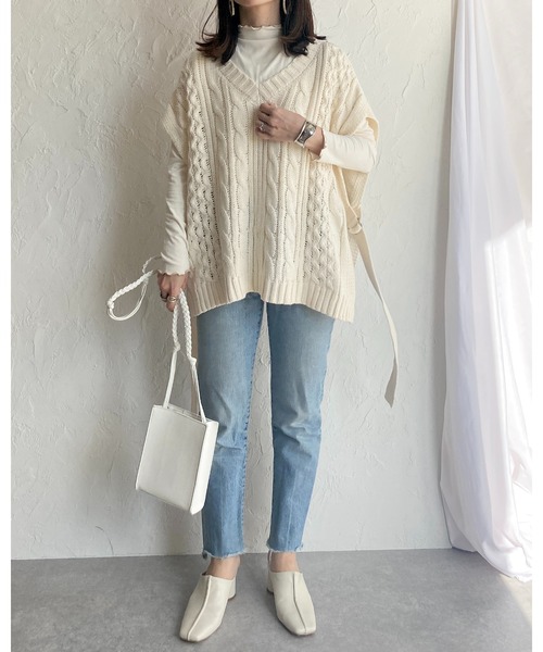 She's Closet(シーズクローゼット)の「サイドベルト付きケーブル編みニットベスト(ベスト・レディース・ベージュ/カーキ/オレンジ/アイボリー・FREE)」の11枚目の写真