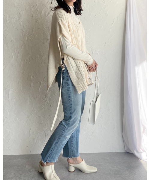 She's Closet(シーズクローゼット)の「サイドベルト付きケーブル編みニットベスト(ベスト・レディース・ベージュ/カーキ/オレンジ/アイボリー・FREE)」の12枚目の写真