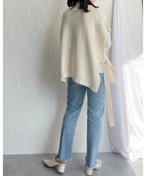 She's Closet(シーズクローゼット)の「サイドベルト付きケーブル編みニットベスト(ベスト・レディース・ベージュ/カーキ/オレンジ/アイボリー・FREE)」の13枚目の写真
