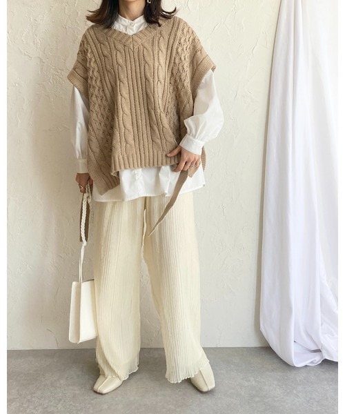 She's Closet(シーズクローゼット)の「サイドベルト付きケーブル編みニットベスト(ベスト・レディース・ベージュ/カーキ/オレンジ/アイボリー・FREE)」の15枚目の写真