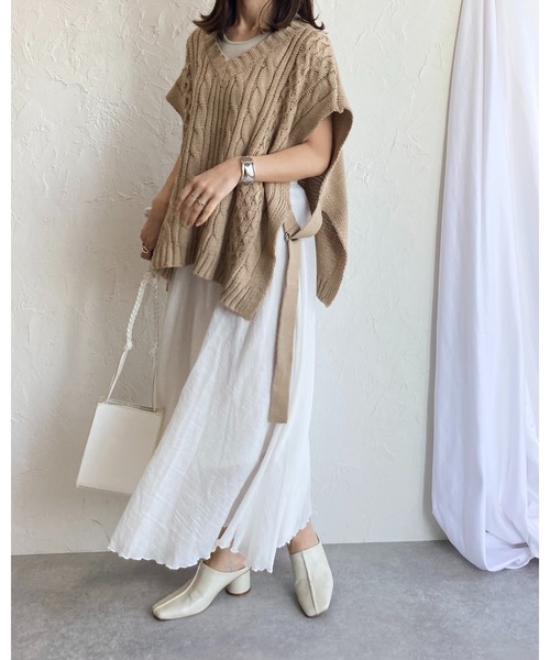 She's Closet(シーズクローゼット)の「サイドベルト付きケーブル編みニットベスト(ベスト・レディース・ベージュ/カーキ/オレンジ/アイボリー・FREE)」の20枚目の写真