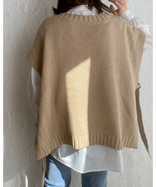 She's Closet(シーズクローゼット)の「サイドベルト付きケーブル編みニットベスト(ベスト・レディース・ベージュ/カーキ/オレンジ/アイボリー・FREE)」の21枚目の写真